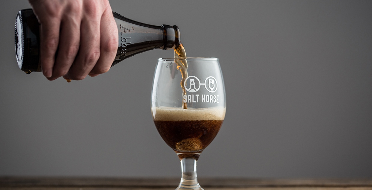 Download Salt Horse Beer Shop Bar Mindsparkle Mag PSD Mockup Templates